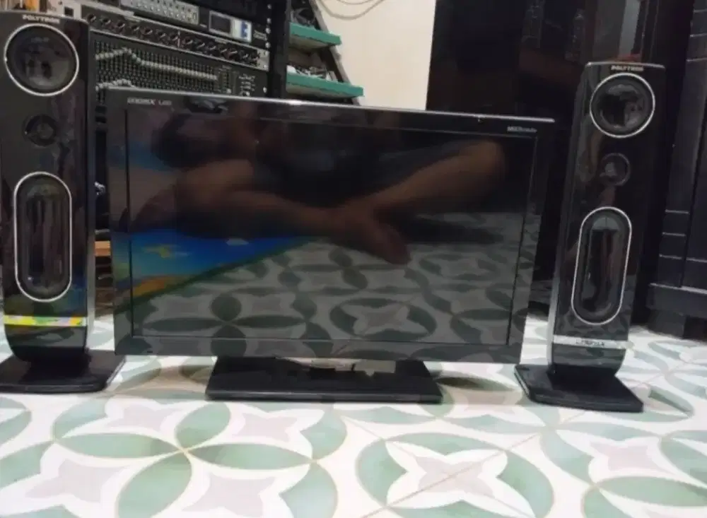 TV LED POLYTRON 24 INCH