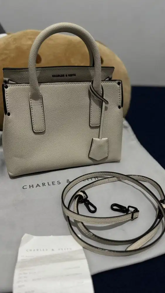 Tas Wanita Selempang Formal Charles & Keith (Bekas) ORI