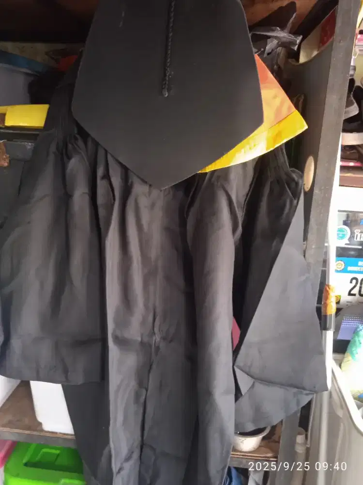 Toga wisuda ukuran M