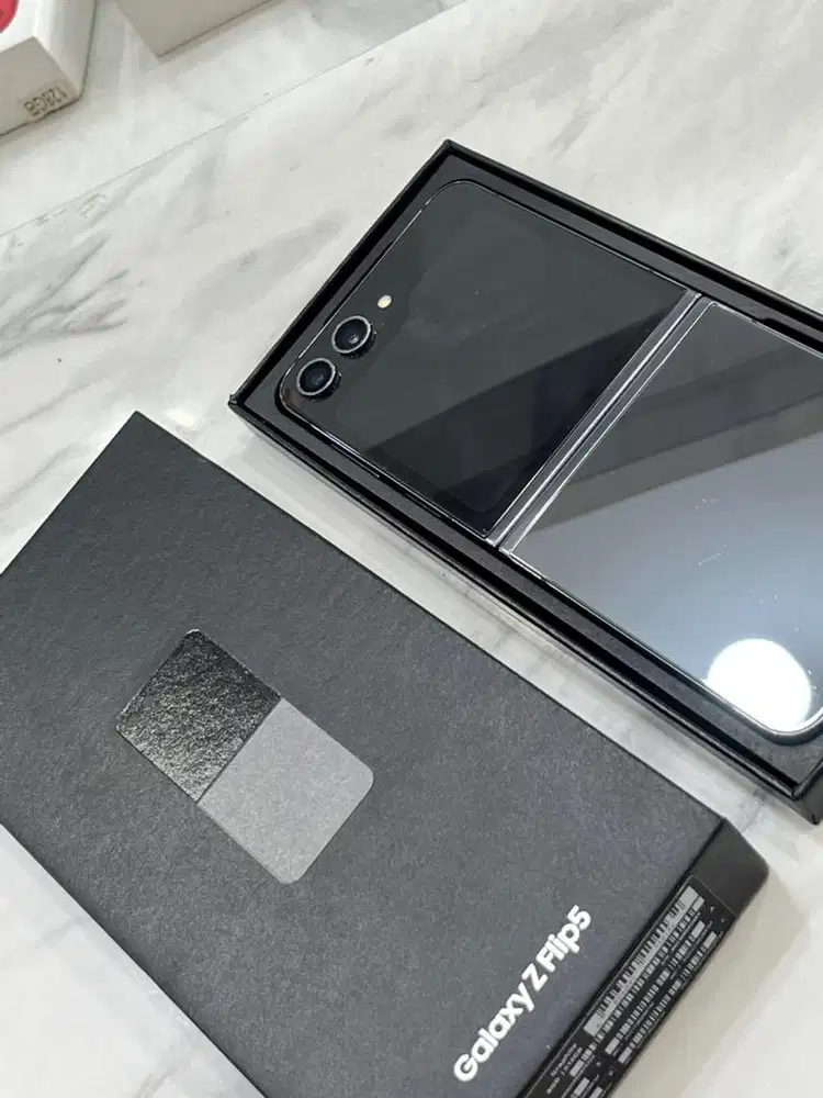 Samsung Zflip 5 8/512 sein