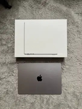Macbook Air M3 13inch 16/256 iBox Like New Fullset