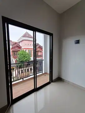 Jual rumah 2 tingkat Baru harga murah dalam komplek Permata Pamulang