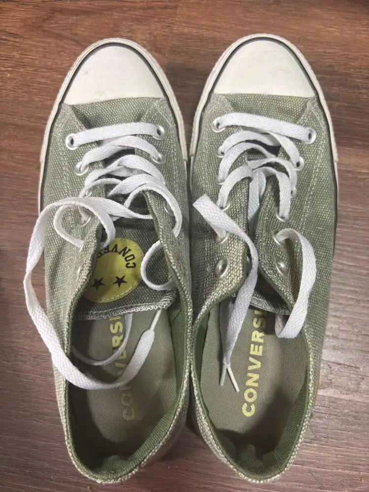 Sepatu converse happy camper