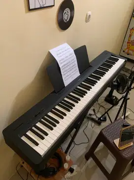 Piano Yamaha P145 (LIKE NEW)