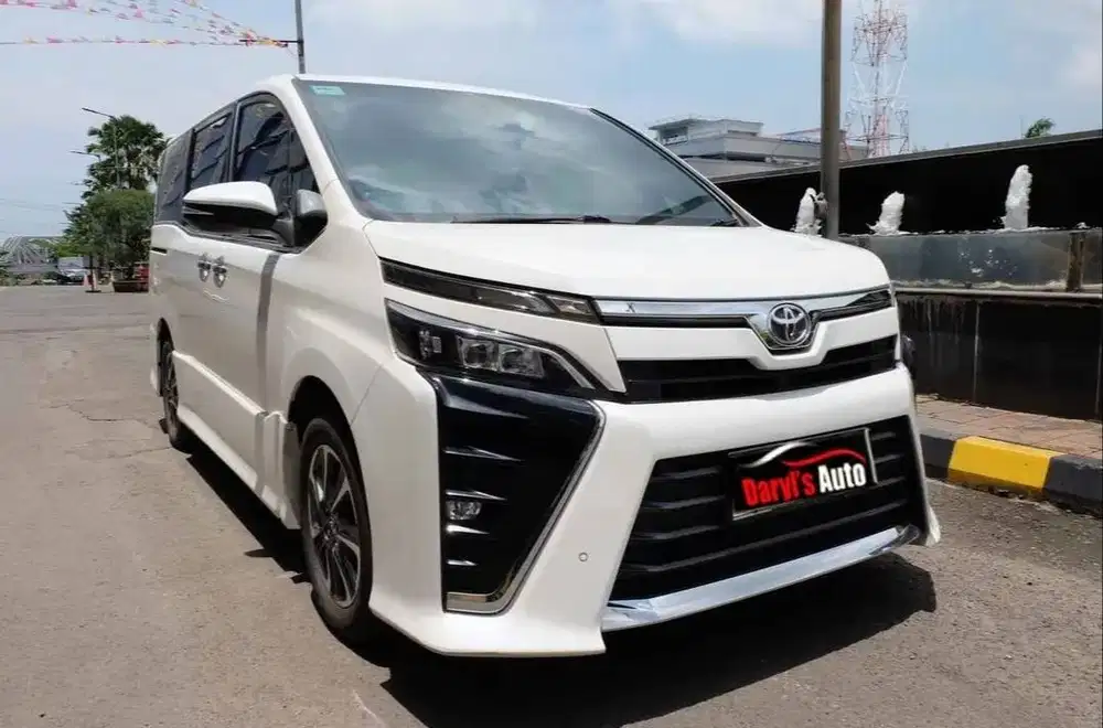 Toyota Voxy 2.0 MPV Panoramic
