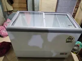Freezer Tempat pending daging dan sayuran
