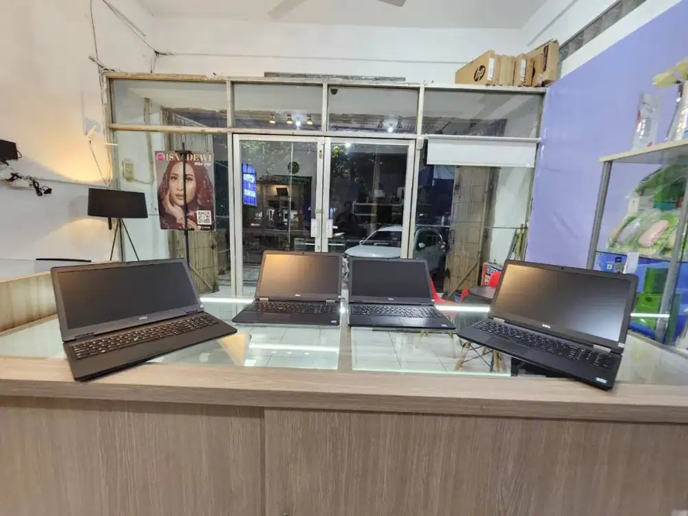 laptop intel XEON dua vga design game layar 15 inci fullHD