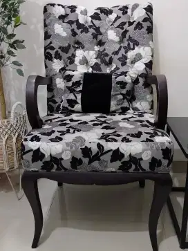 Sofa motif bunga