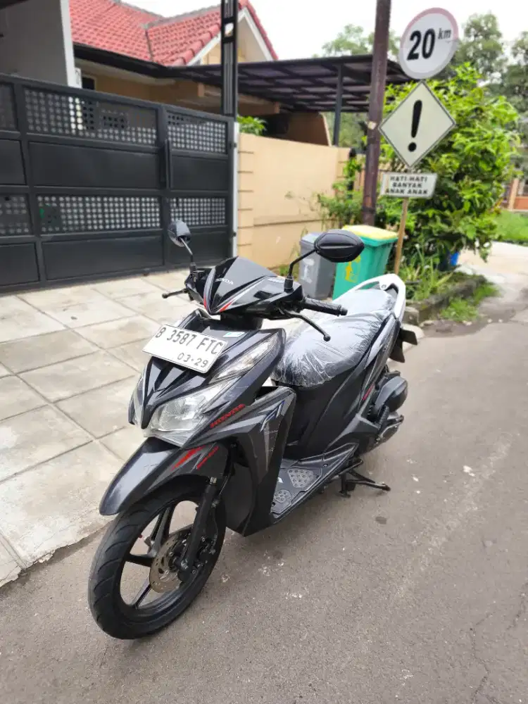 Bissmillah dijual motor Honda Vario kzr 2014 istimewa