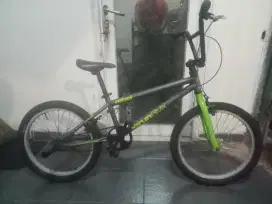 sepeda BMX polygon