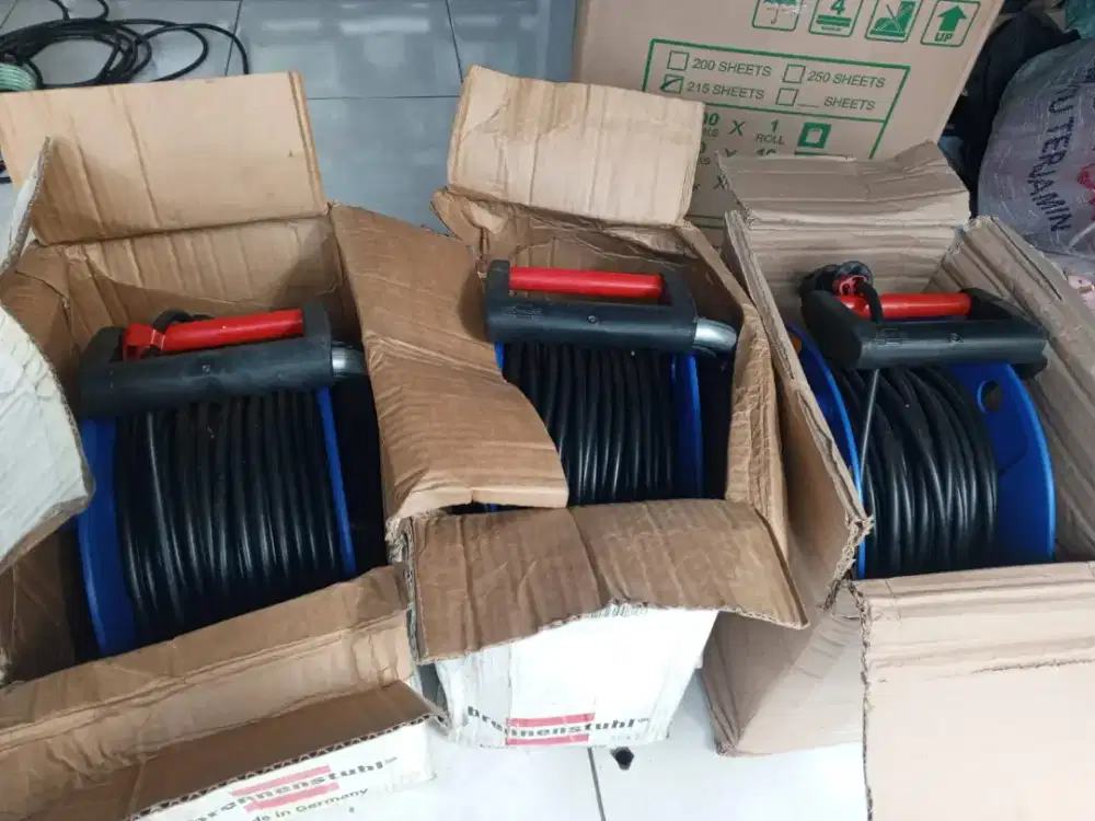 Kabel Roll 50 meter
H05VV-F 3G1,5
Merk Brennenstuhl Termurah