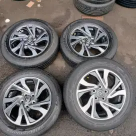 Velg original oem toyota innova facelift ring 16 5x114,3 Ban 205/65r16
