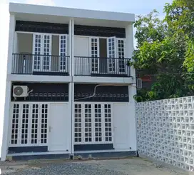 Rumah Strategis 2 Lantai Harga murah 300 Jt an Nego Di Jakarta timur