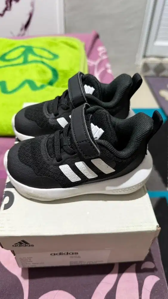 Dijual sepatu/sandal anak Merk Adidas