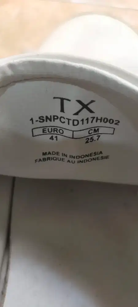 Sepatu Putih TX