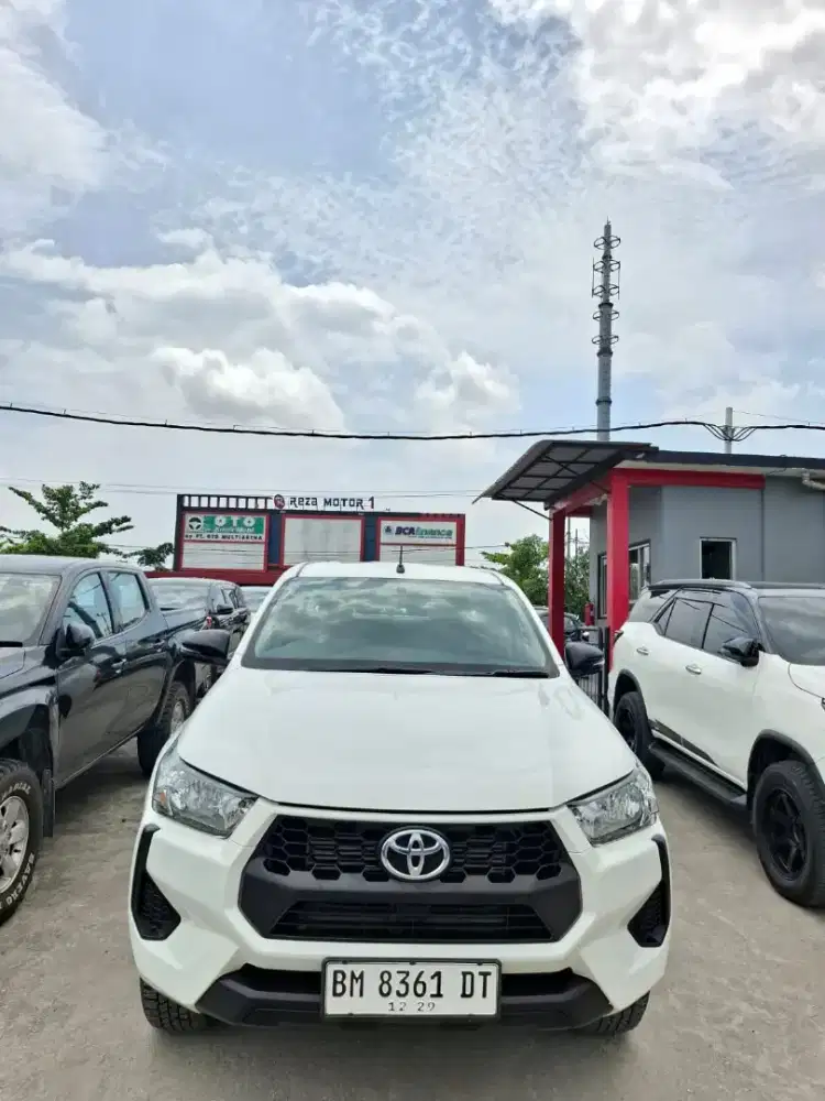 Hilux 2024 E DC diesel manual. Km 19rb antik