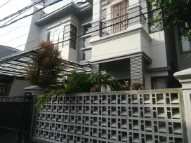 Rumah bagus dalam komplek jln Aren Rawamangun