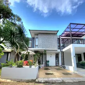 Rumah Cantik semi furnished dlm cluster Discovery sektor 9