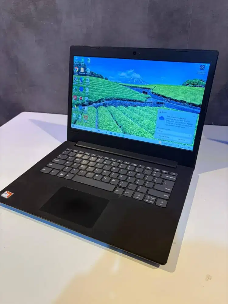 Lenovo Ideapad 14 130-14AST AMD A4-9125 Radeon R3 Ram 4 GB SSD 128 GB