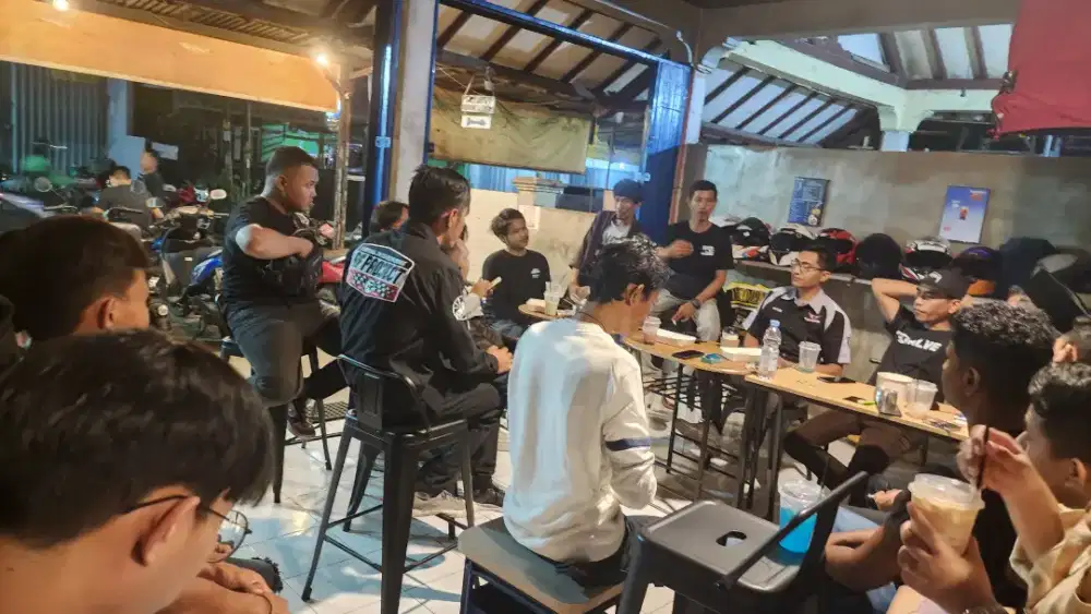Over kelola Cafee Shop atau barbershop
