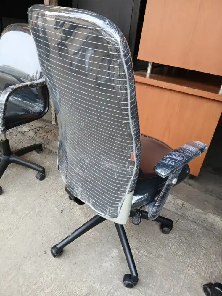 kursi staf kantor semi direktur