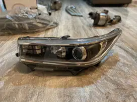 Headlamp Toyota Innova Reborn Type Q (Kanan)– 100% ORI – No Box