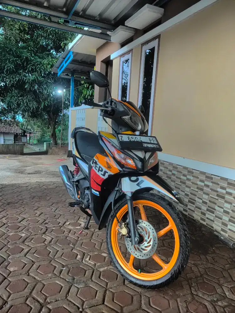 Honda blade 2013 Repsol