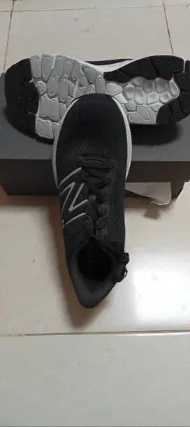 Sepatu Lari Pria New Balance X880