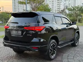 FORTUNER GR 2.8 MATIC 2022 KM LOW