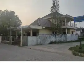 Rumah hok dipinggir jalan