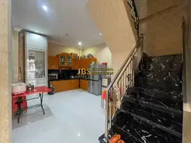 Dijual Townhouse Hook 2,5 Tingkat di Komplek Cemara Asri Jalan Katalia Terrace 2