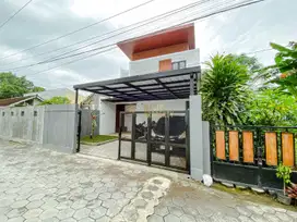 DIJUAL RUMAH SIAP HUNI 2 LANTAI LOKASI PREMIUM DI MAGUWOHARJO