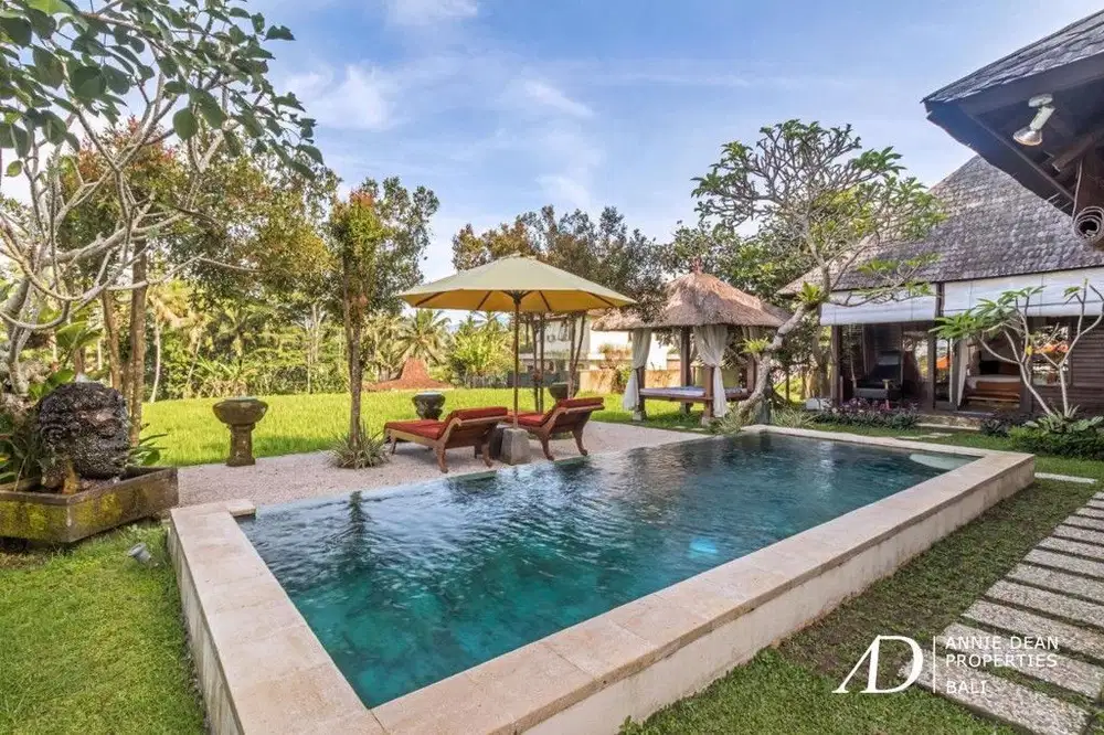 LEASEHOLD 3 BEDROOM VILLA SURROUNDED BY RICE FIELDS IN UBUD