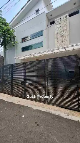 Rumah bagus di CIPETE luas tanah 200m S.Pool
