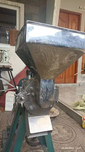 Mesin Giling Bumbu stainless 6inch+Mesin penggerak dinamo 1PK