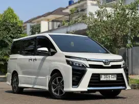 Toyota Voxy 2.0 AT 2019 Putih