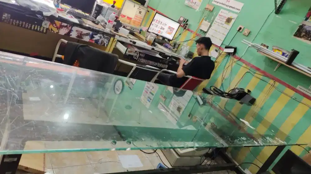 Meja tempered glass