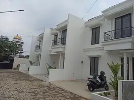 Town House  Eropa Modern Jatimakmur Pondok Gede