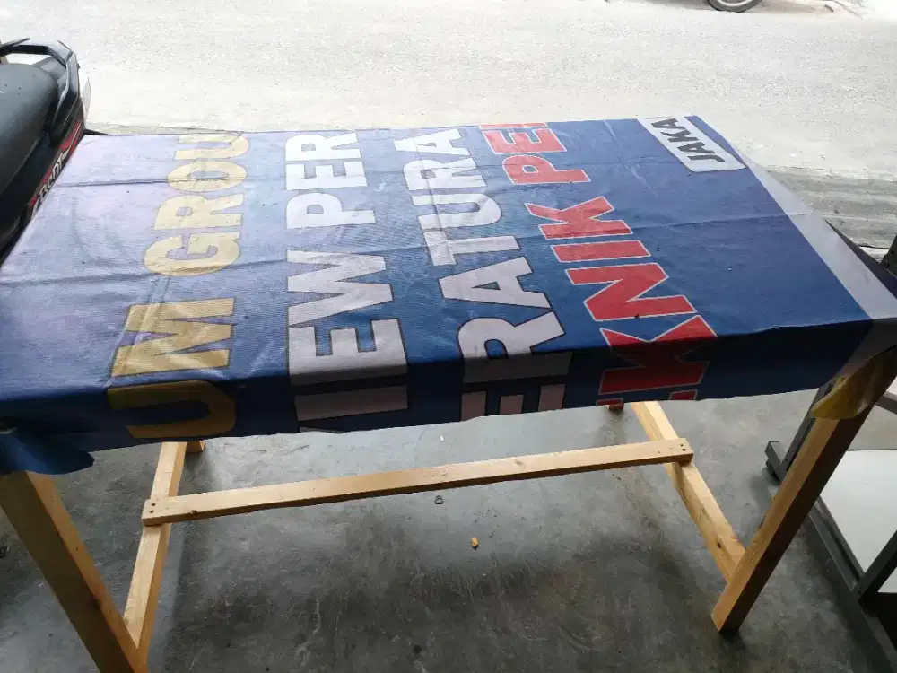 Meja jualan serba guna