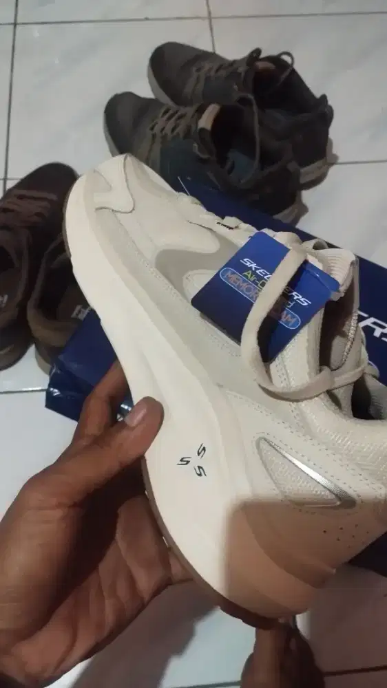 Sepatu Skechers vertex us 9 UK 42