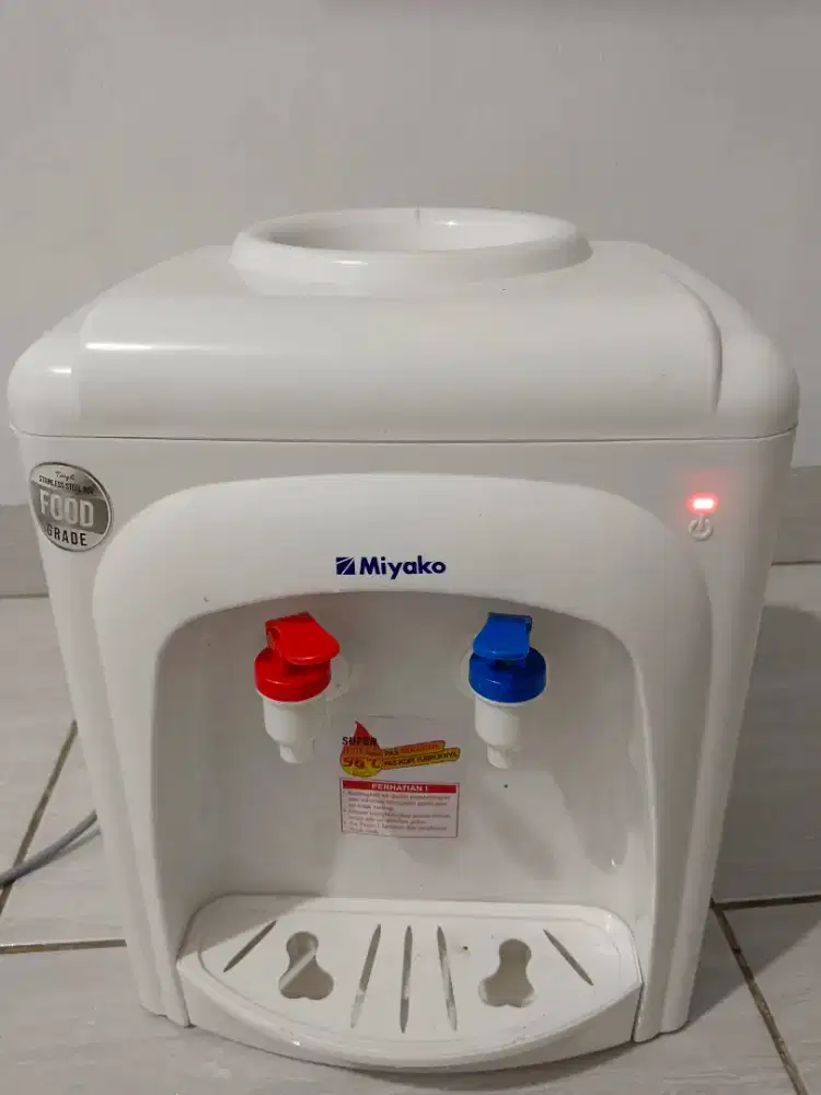 Dispenser air merk miyako