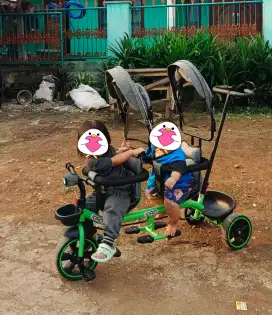 Sepeda Anak Roda Tiga Kembar Limited Edition
