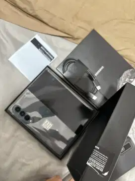 Dijual Samsung Z Fold 4 Like New 100%