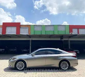 Lexus ES300 ES300h 2021/ 2022 KM 19rb ANTIK