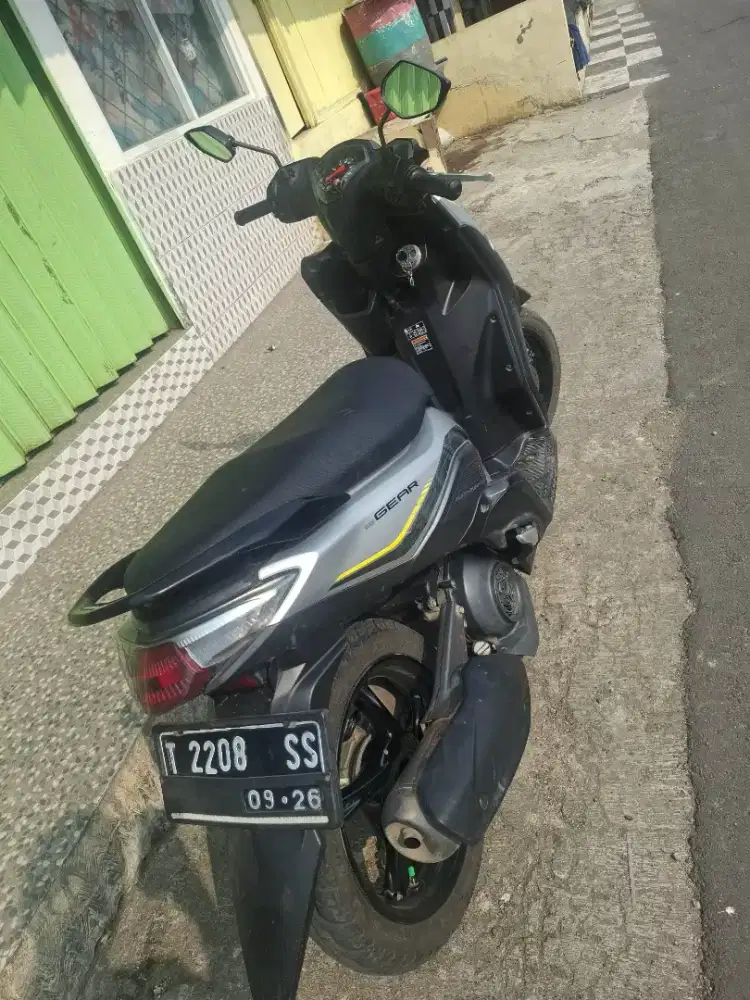 Yamaha Gear silver