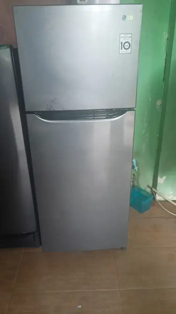 Kulkas LG inverter 2 pintu sawangan pasir putih