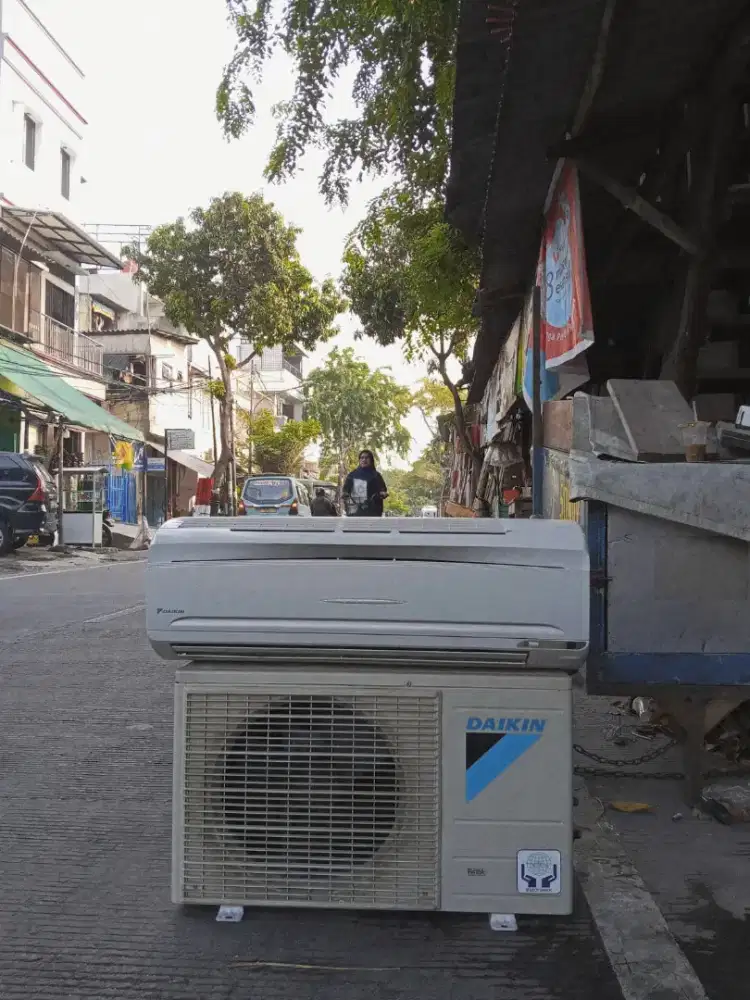 AC Daikin Thailand 1/2 PK R 32 2nd + pasang Sejabotabek