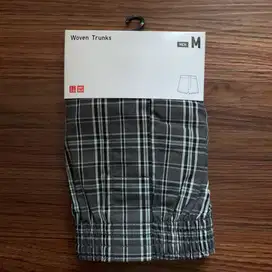 Celana Pendek Woven Trunks Uniqlo – Warna Dark Gray