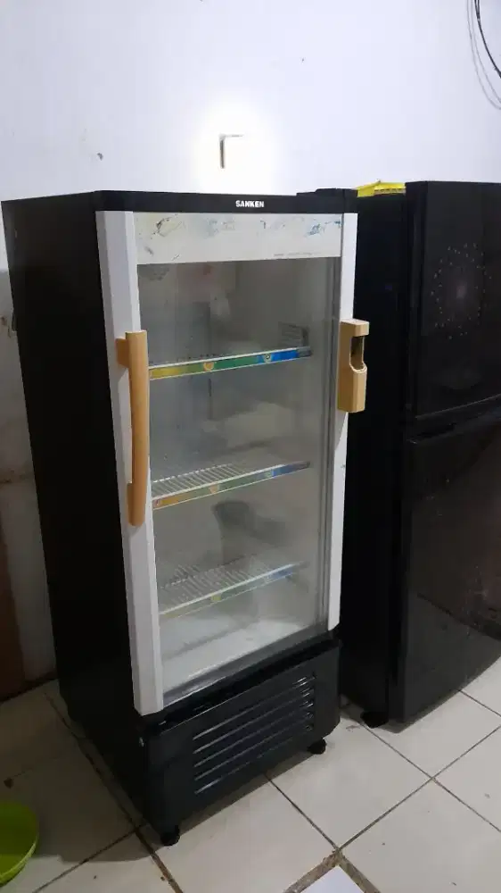 Di jual satu unit showcase 4 tingkat