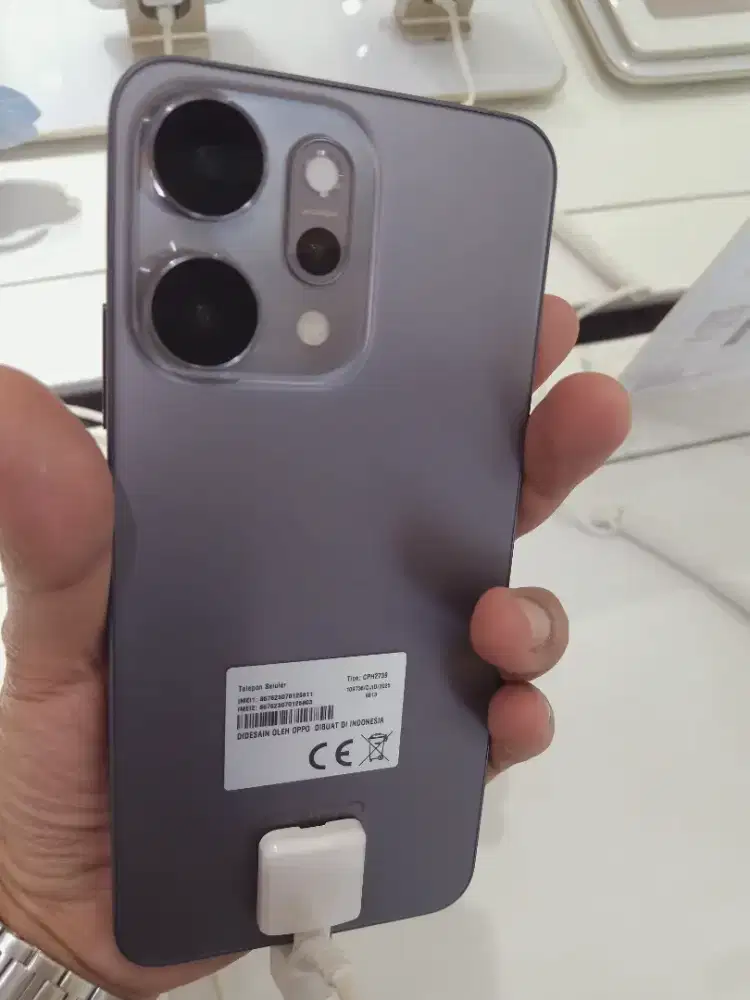 Kredit hp Oppo Reno 14pro 5G 12/512